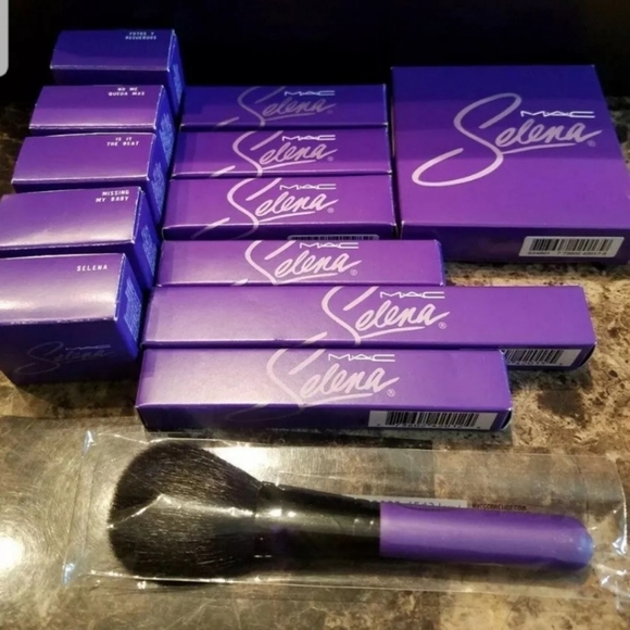 MAC SELENA 13PCS LIMITED EDITION SET NIB - Picture 2 of 4